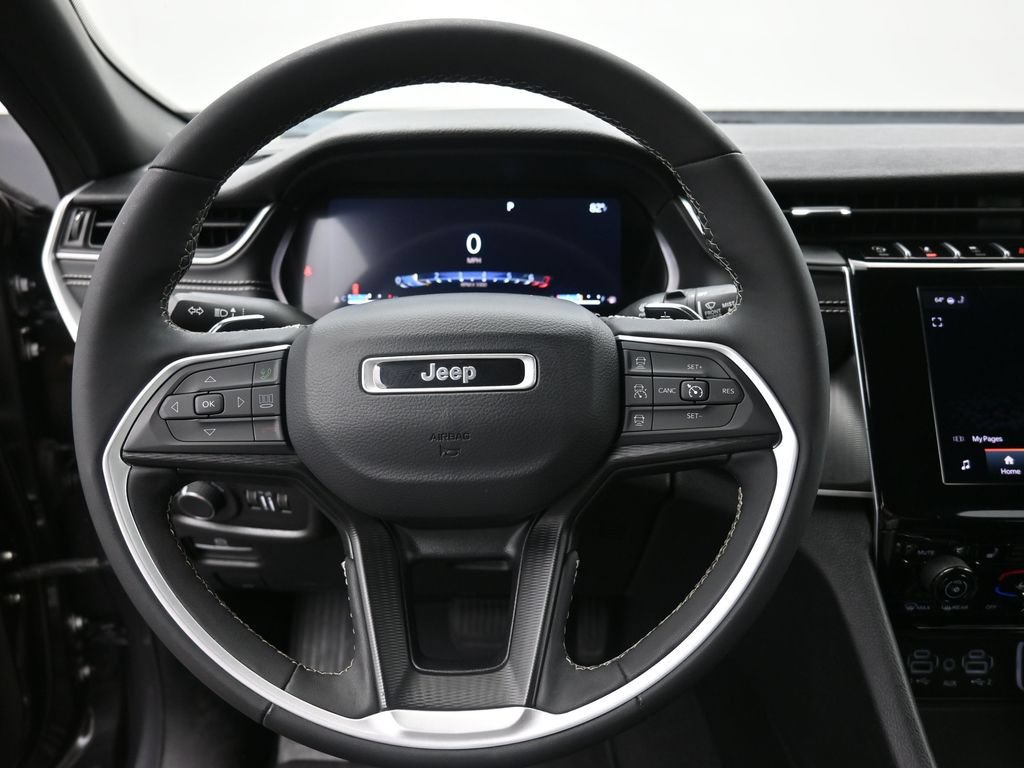 Used 2024 Jeep Grand Cherokee Altitude AWD/4WD image 7