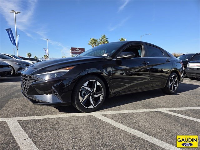 Used 2023 Hyundai Elantra Limited w/ Preferred Accessory Package image 3