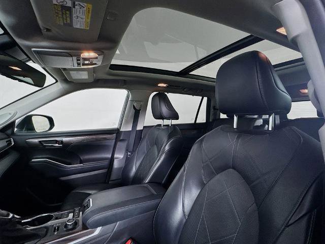 Used 2022 Toyota Highlander Platinum image 14