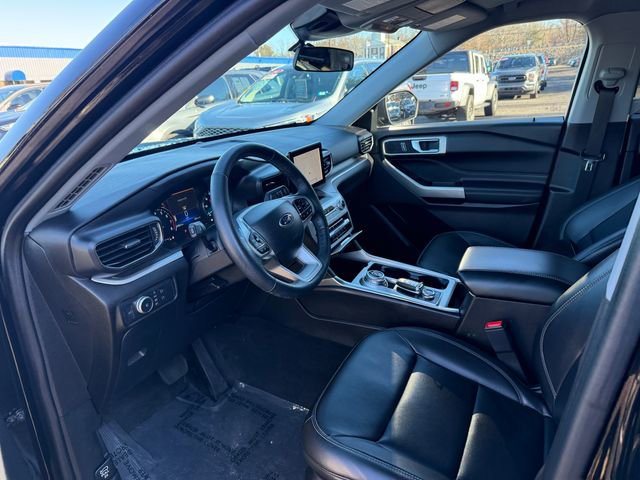 Certified 2022 Ford Explorer XLT w/ Equipment Group 202A image 3