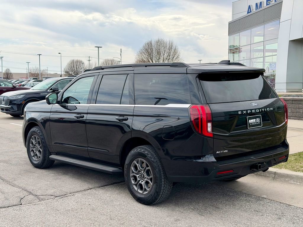Certified 2025 Ford Expedition Active image 4