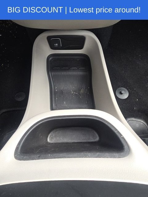 Used 2023 Chrysler Pacifica Touring-L FWD image 40