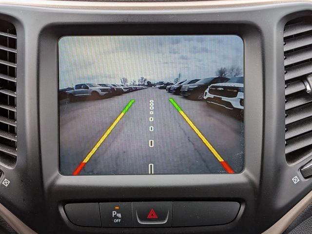 Used 2018 Jeep Cherokee Latitude image 12