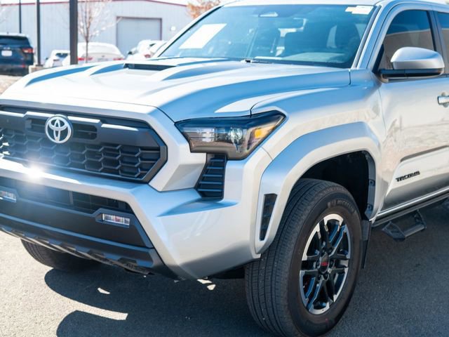 Used 2024 Toyota Tacoma TRD Sport image 4