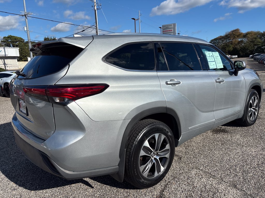 Used 2021 Toyota Highlander XLE AWD/4WD image 27