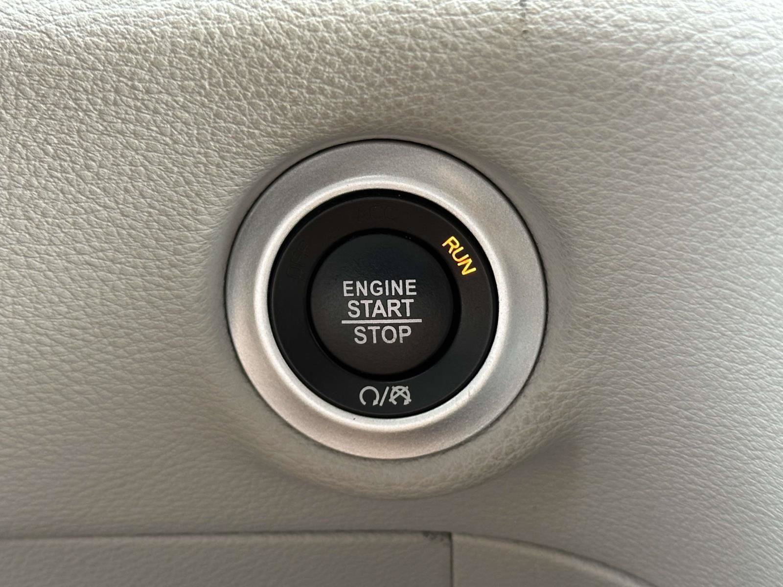 Used 2023 Chrysler Pacifica Limited FWD image 21