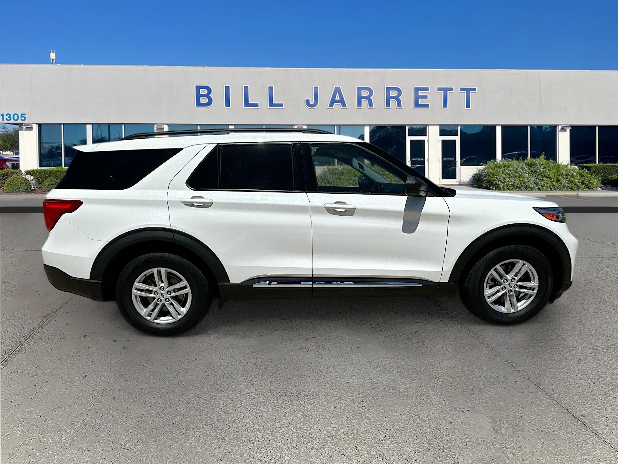 Certified 2023 Ford Explorer XLT w/ Equipment Group 202A RWD image 8