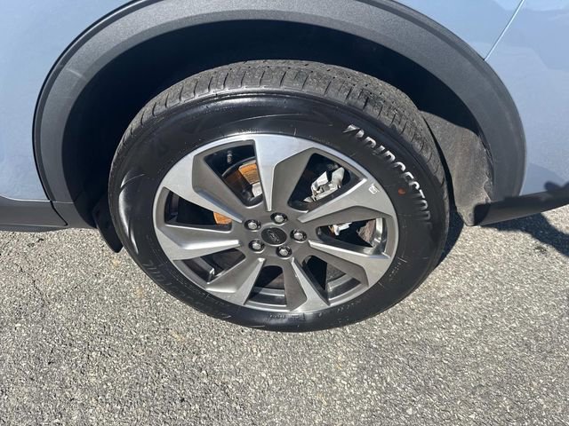 Certified 2025 Ford Escape Platinum image 17