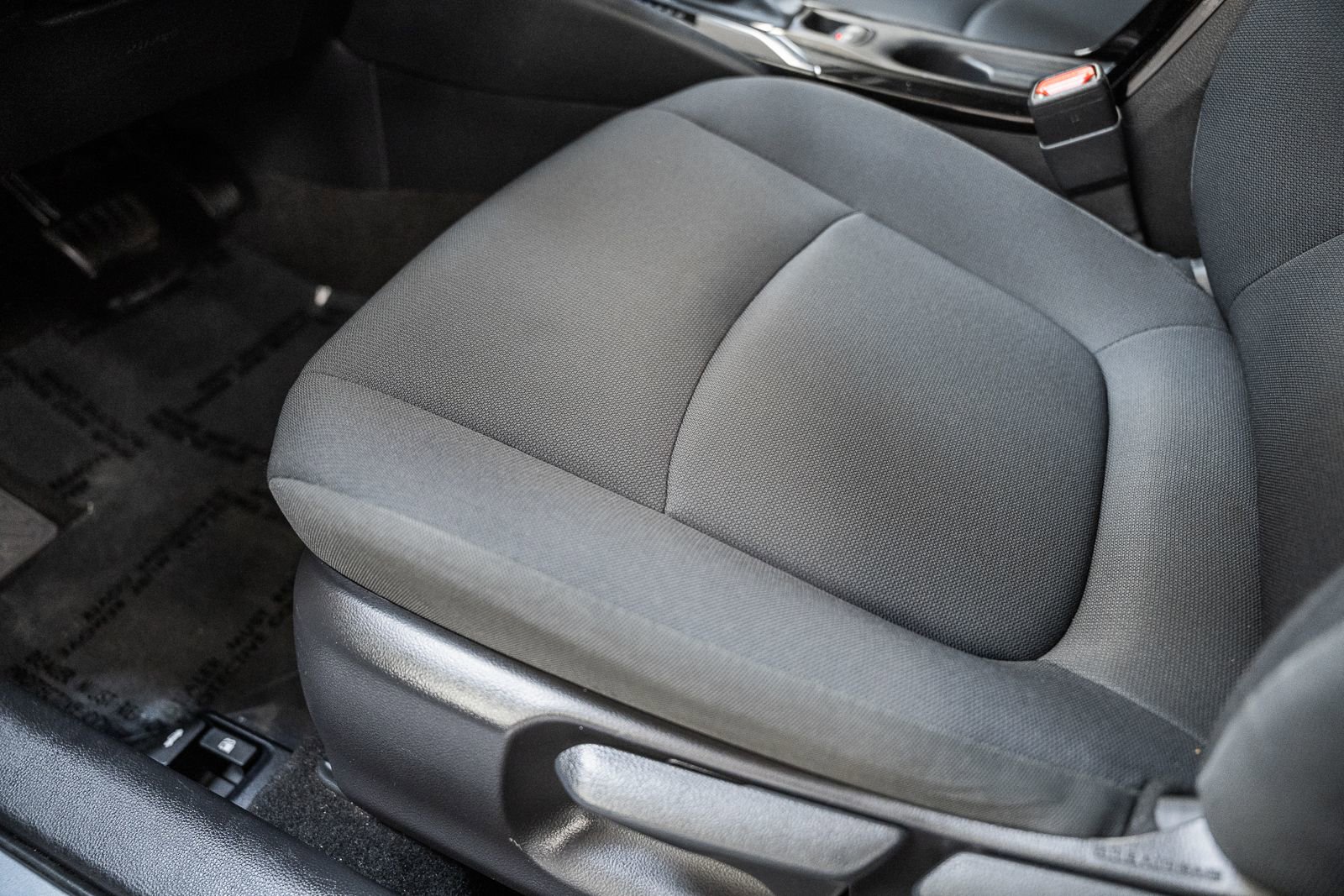 Used 2022 Toyota Corolla LE image 33