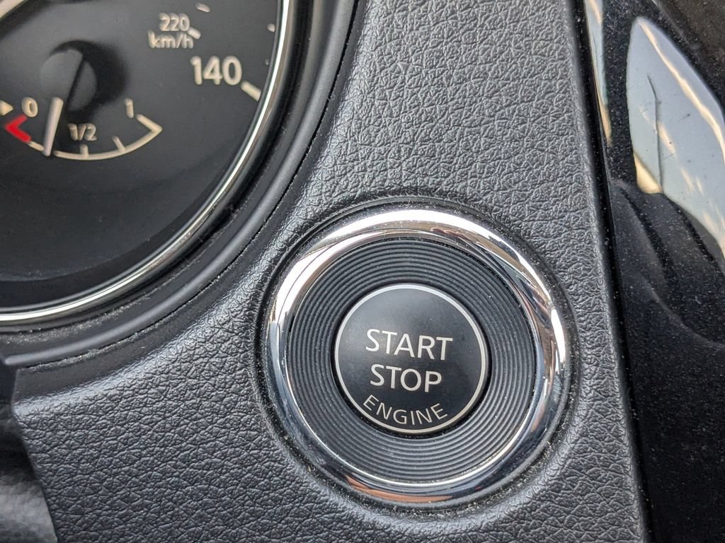 Used 2020 Nissan Rogue SV FWD image 25