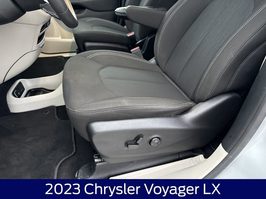 Used 2023 Chrysler Voyager LX image 12