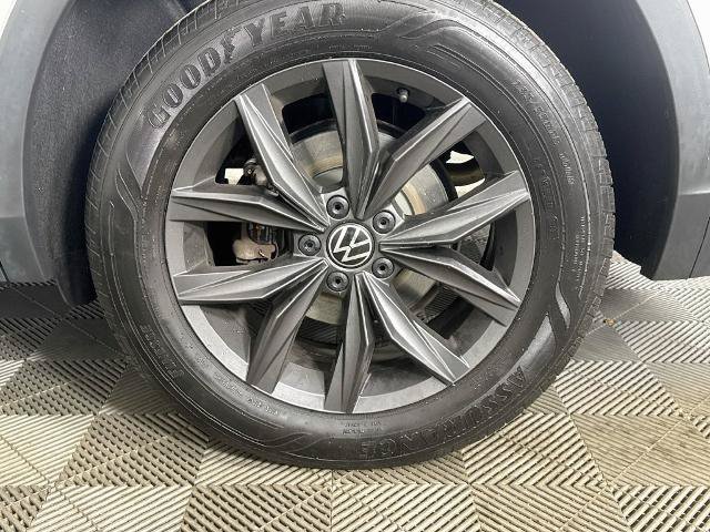 Used 2023 Volkswagen Tiguan SE AWD/4WD image 30