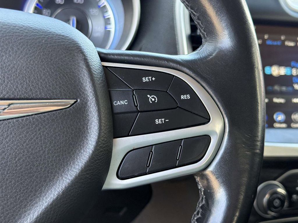 Used 2022 Chrysler 300 Touring L image 11