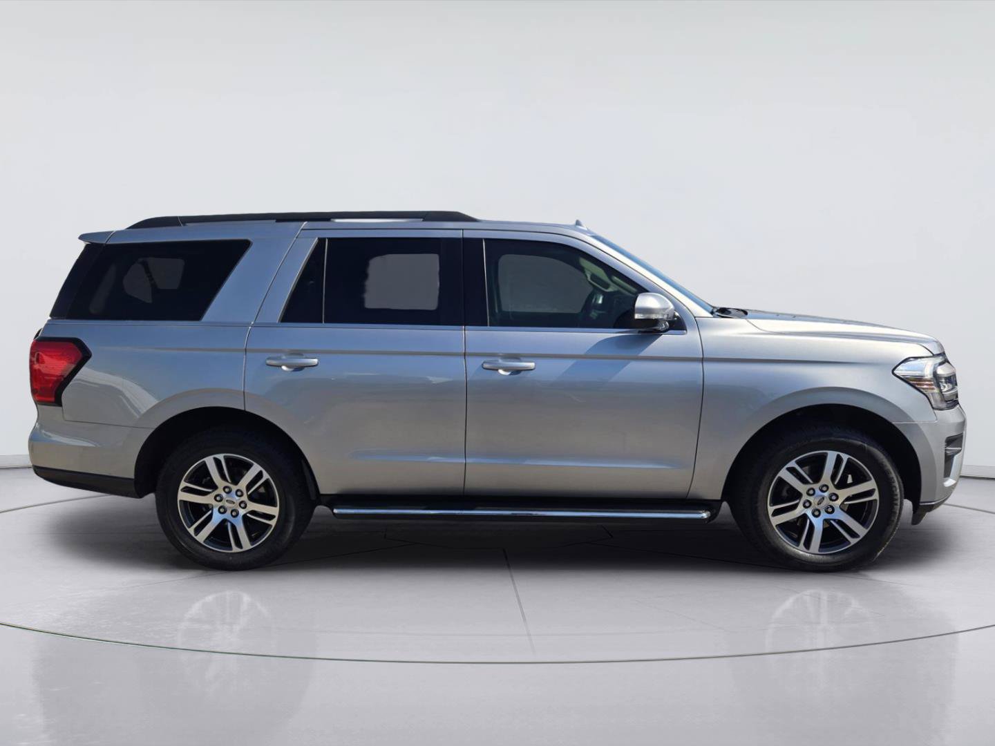 Certified 2022 Ford Expedition XLT RWD image 4