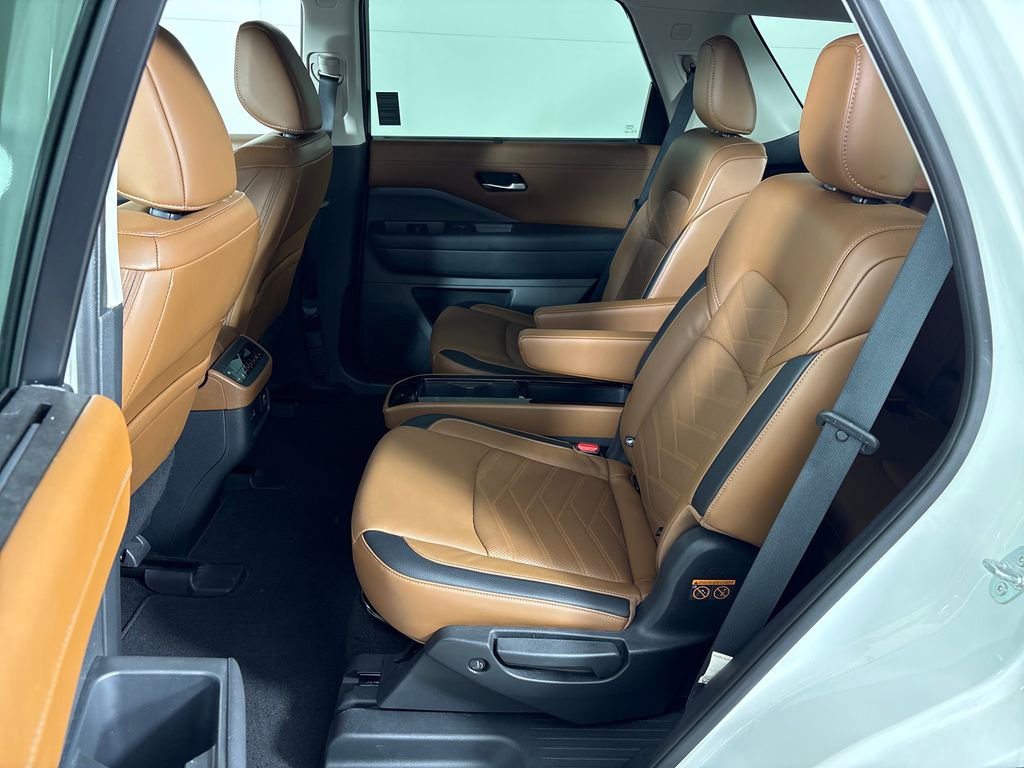 Used 2023 Nissan Pathfinder Platinum FWD image 30