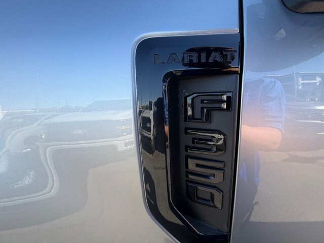 Certified 2022 Ford F350 Lariat w/ Tremor Off-Road Package AWD/4WD image 24