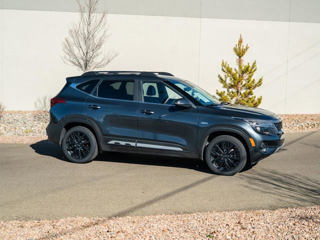 Used 2022 Kia Seltos Nightfall Edition image 3