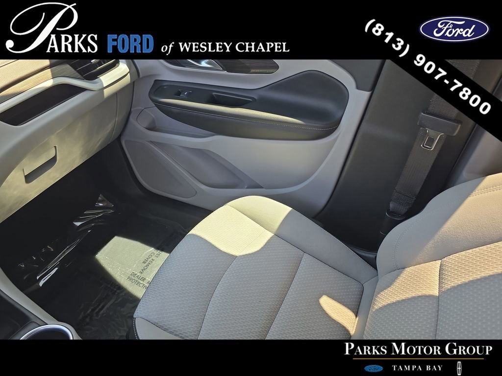 Used 2022 GMC Terrain SLE w/ Driver Convenience Package FWD image 13