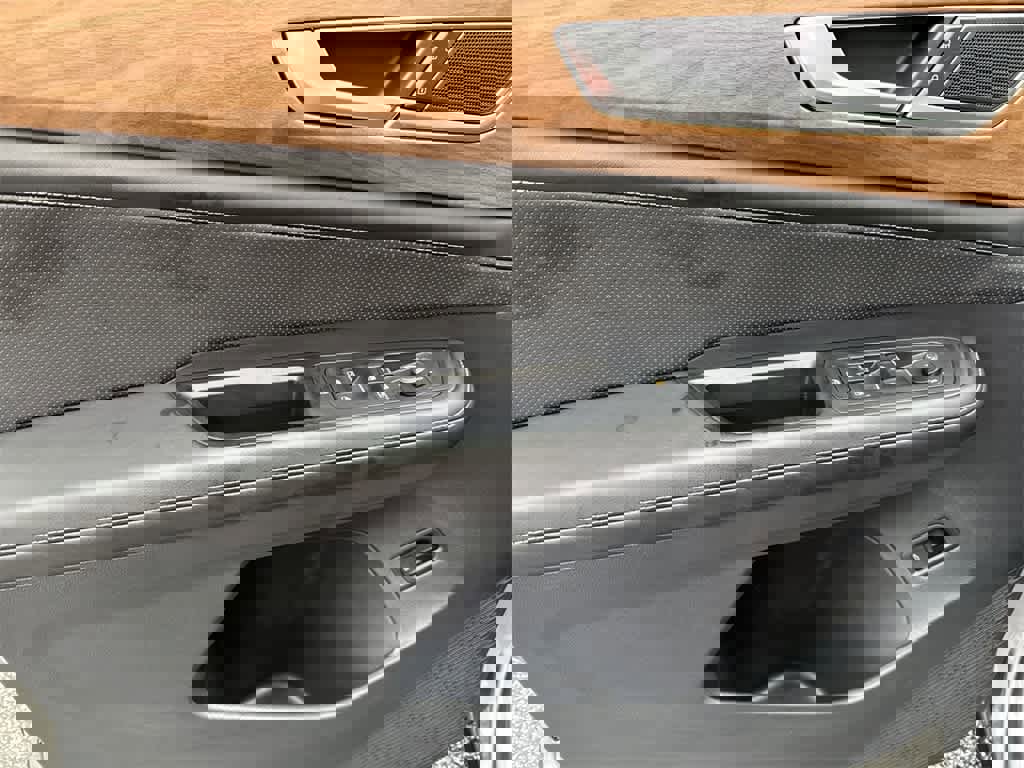 Used 2024 Volkswagen Atlas SE image 11