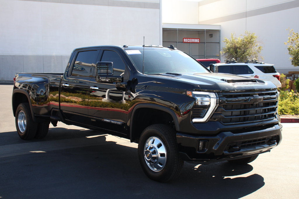 Used 2024 Chevrolet Silverado 3500 High Country w/ High Country Premium Package AWD/4WD image 11