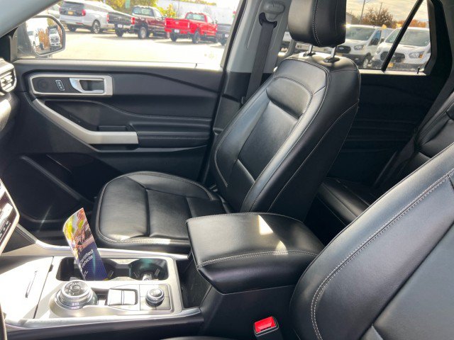 Certified 2023 Ford Explorer XLT w/ Equipment Group 202A AWD/4WD image 9