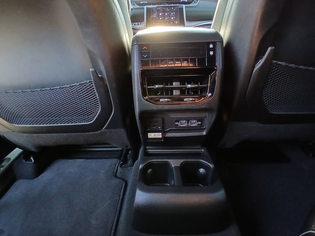Used 2024 Jeep Grand Cherokee L Laredo RWD image 20