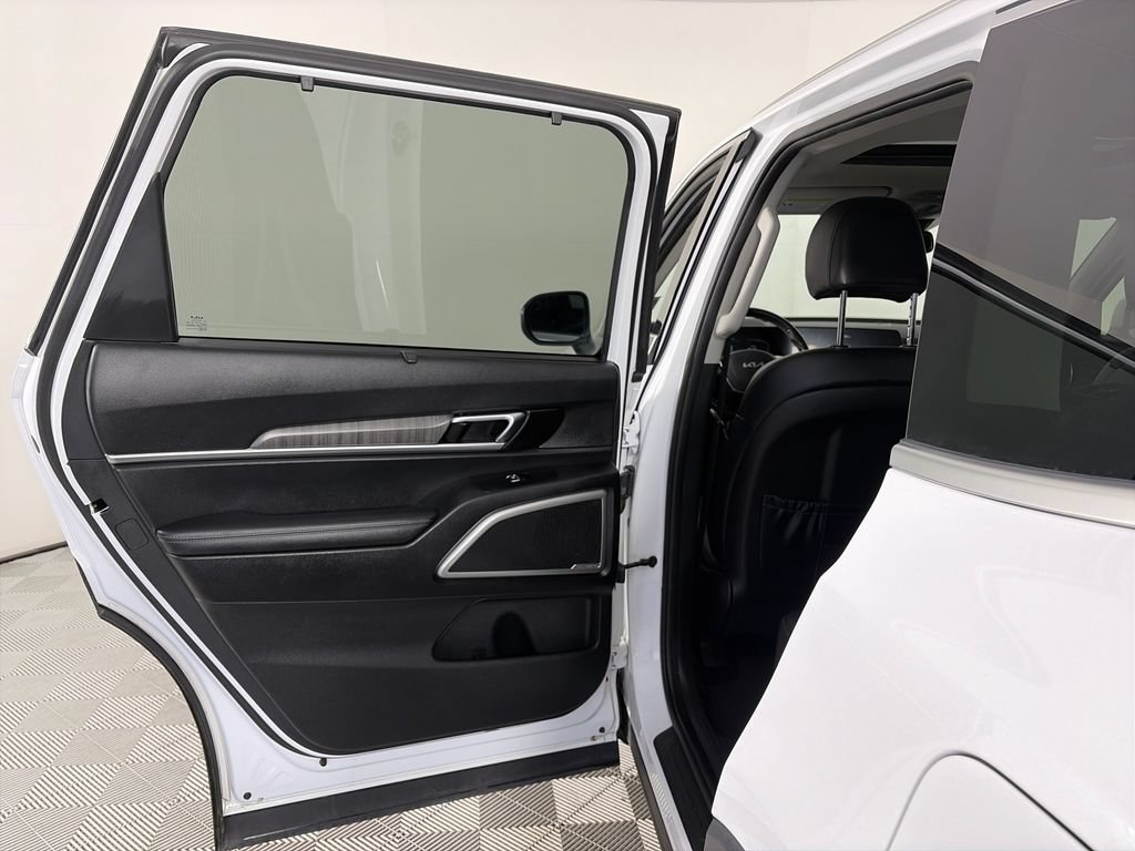 Used 2023 Kia Telluride EX w/ EX Captain's Chair Package AWD/4WD image 12