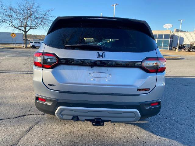 Used 2025 Honda Pilot TrailSport image 4