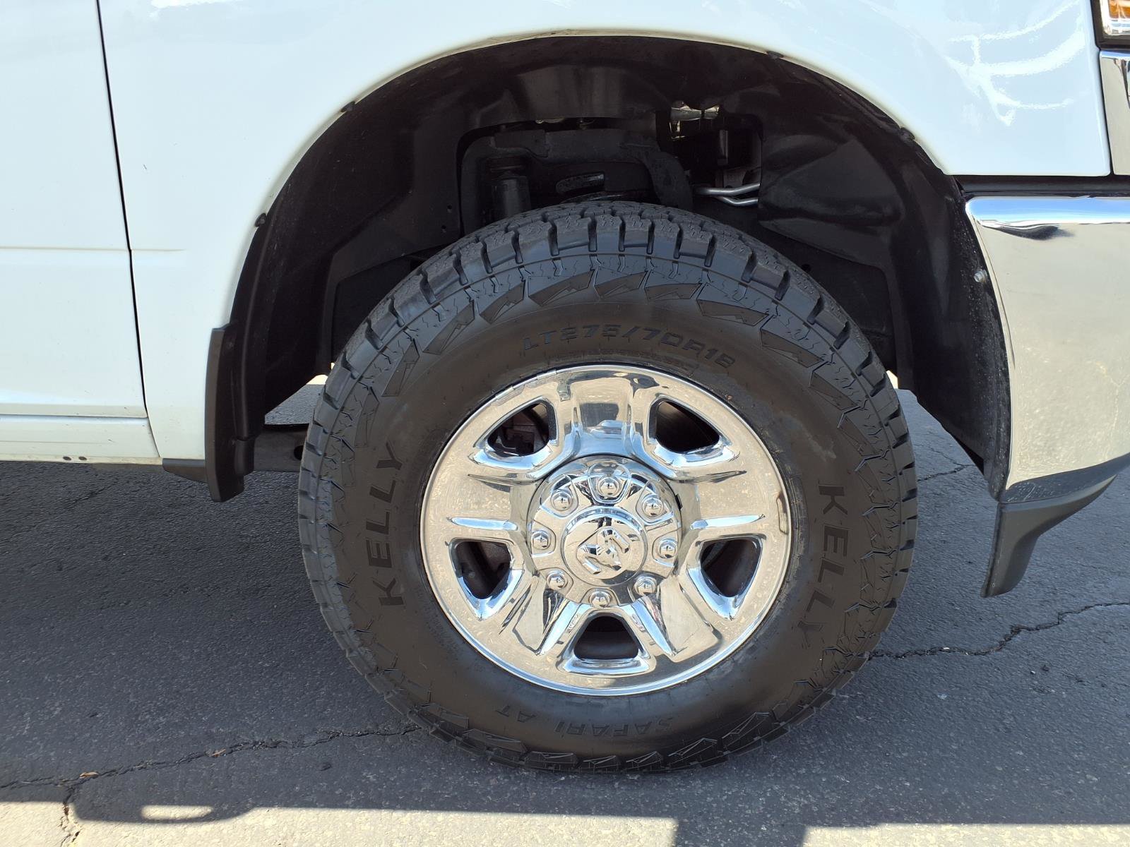 Used 2024 RAM 2500 Tradesman w/ Chrome Appearance Group AWD/4WD image 9