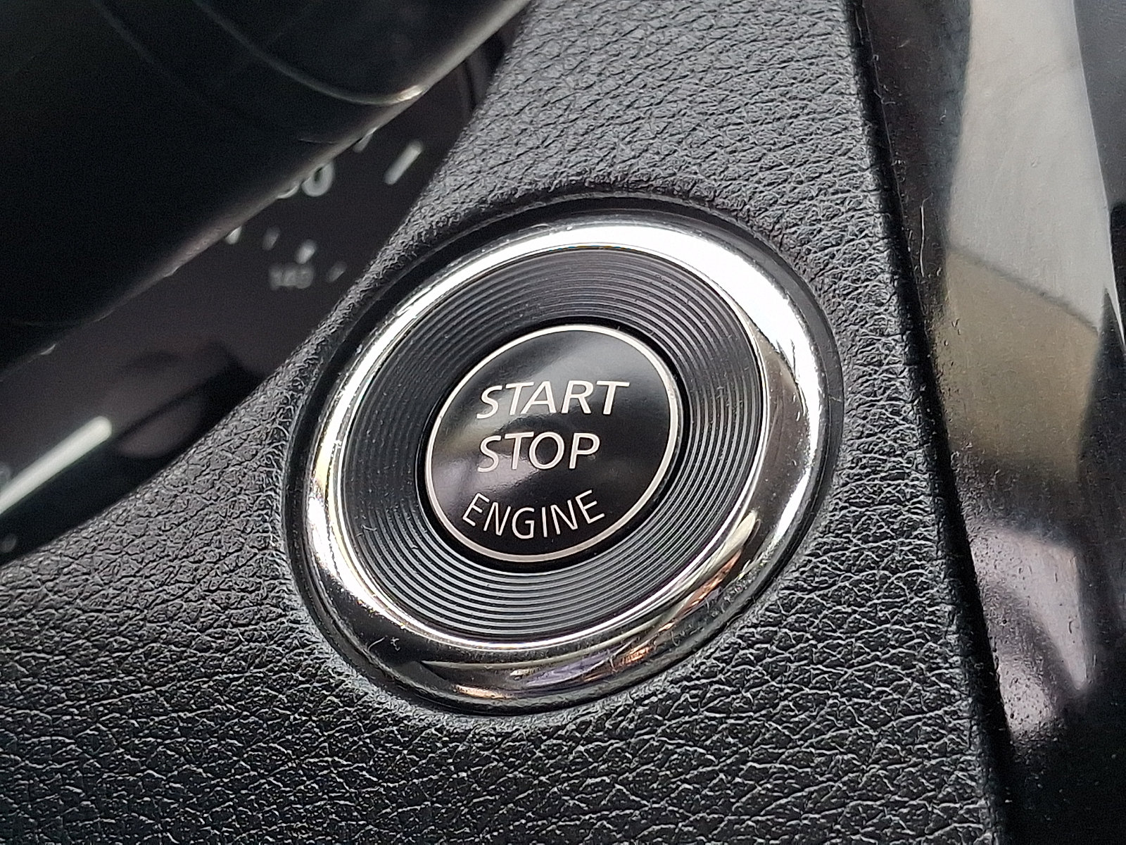Used 2018 Nissan Rogue SV AWD/4WD image 26