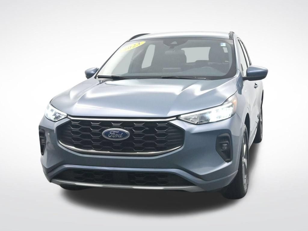 Certified 2023 Ford Escape ST-Line Select AWD/4WD image 2