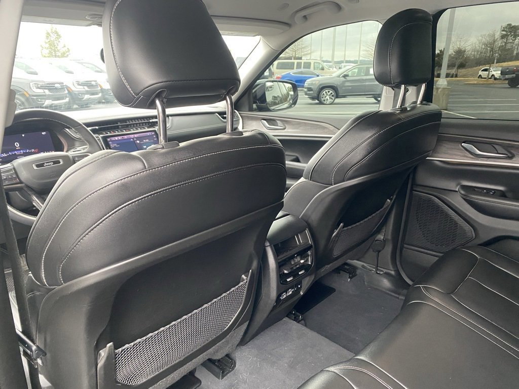 Used 2023 Jeep Grand Cherokee Limited image 29