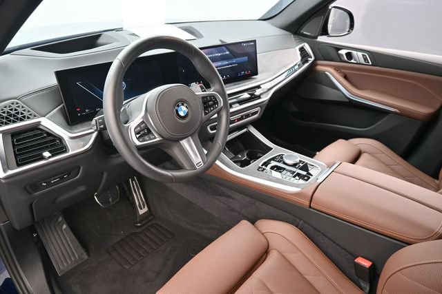 Used 2025 BMW X5 xDrive40i w/ M Sport Package AWD/4WD image 11