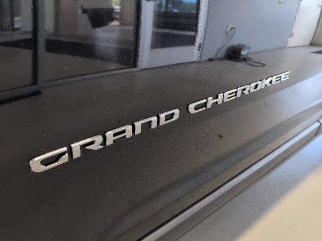 Used 2023 Jeep Grand Cherokee Limited AWD/4WD image 10