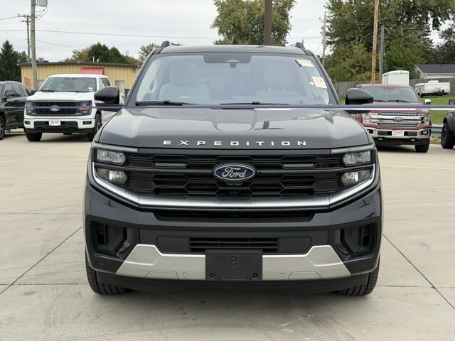 Certified 2025 Ford Expedition Platinum w/ Driver's Package AWD/4WD image 9