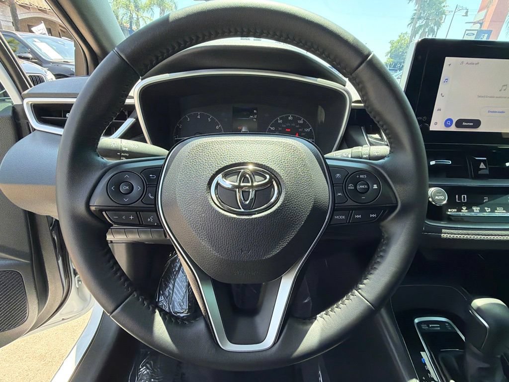 Used 2025 Toyota Corolla Hatchback w/ SE Package FWD image 27
