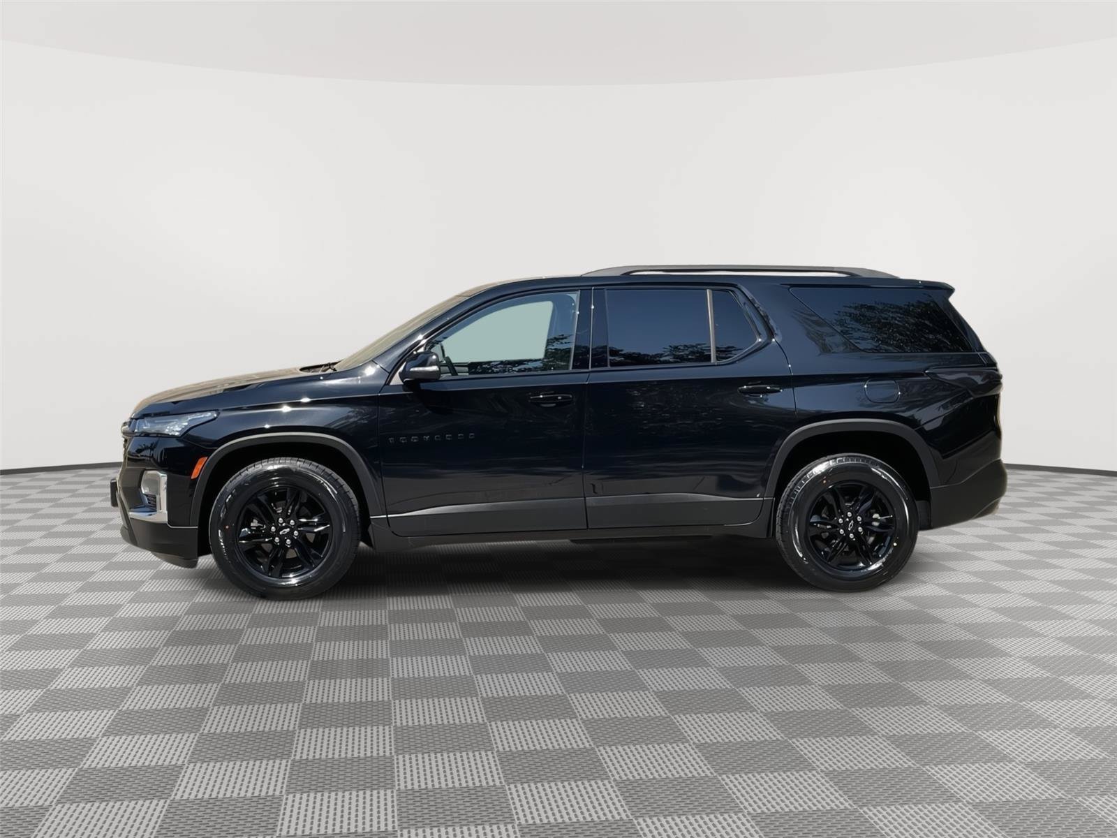 Used 2023 Chevrolet Traverse LT w/ Midnight/Sport Edition AWD/4WD image 2