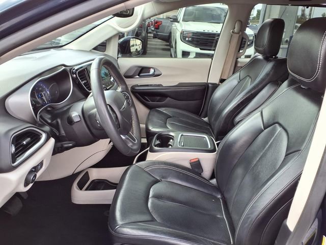 Used 2022 Chrysler Pacifica Touring-L FWD image 16