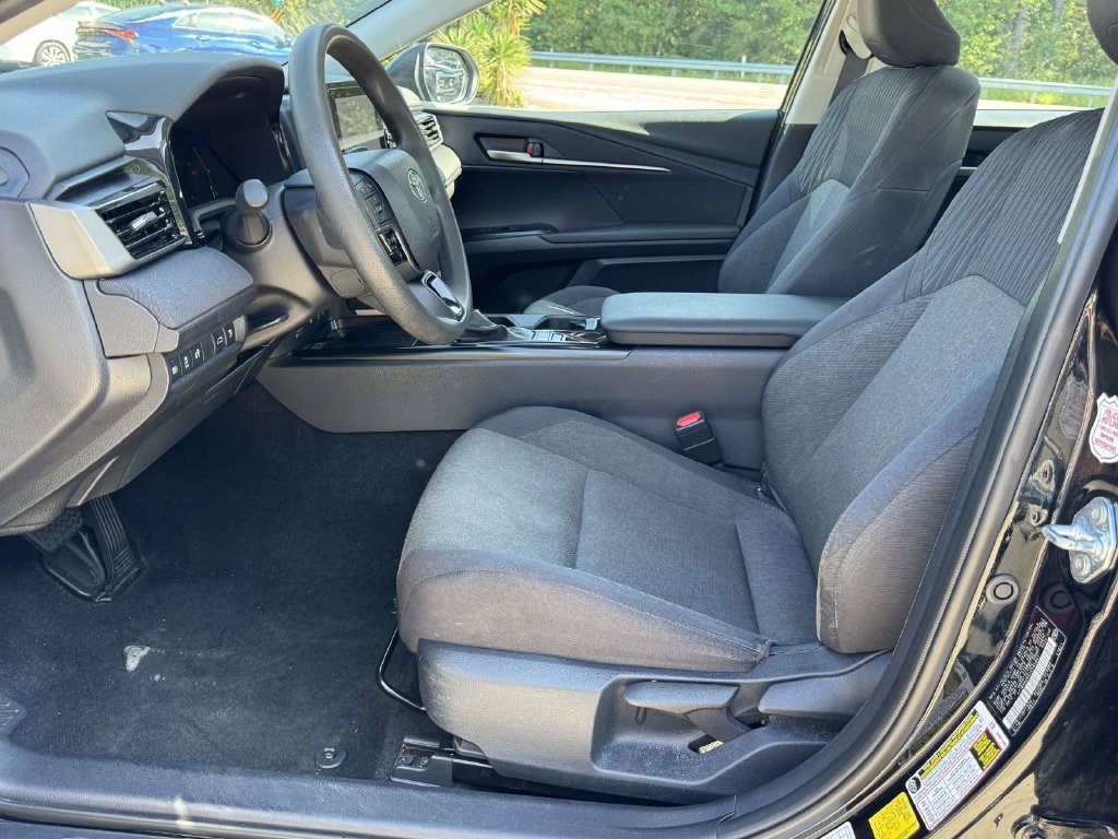 Used 2025 Toyota Camry LE FWD image 21