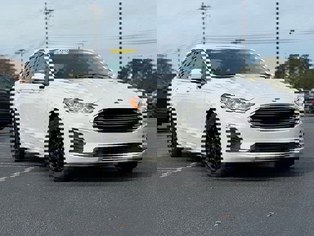 Certified 2020 Ford Fusion SE image 2