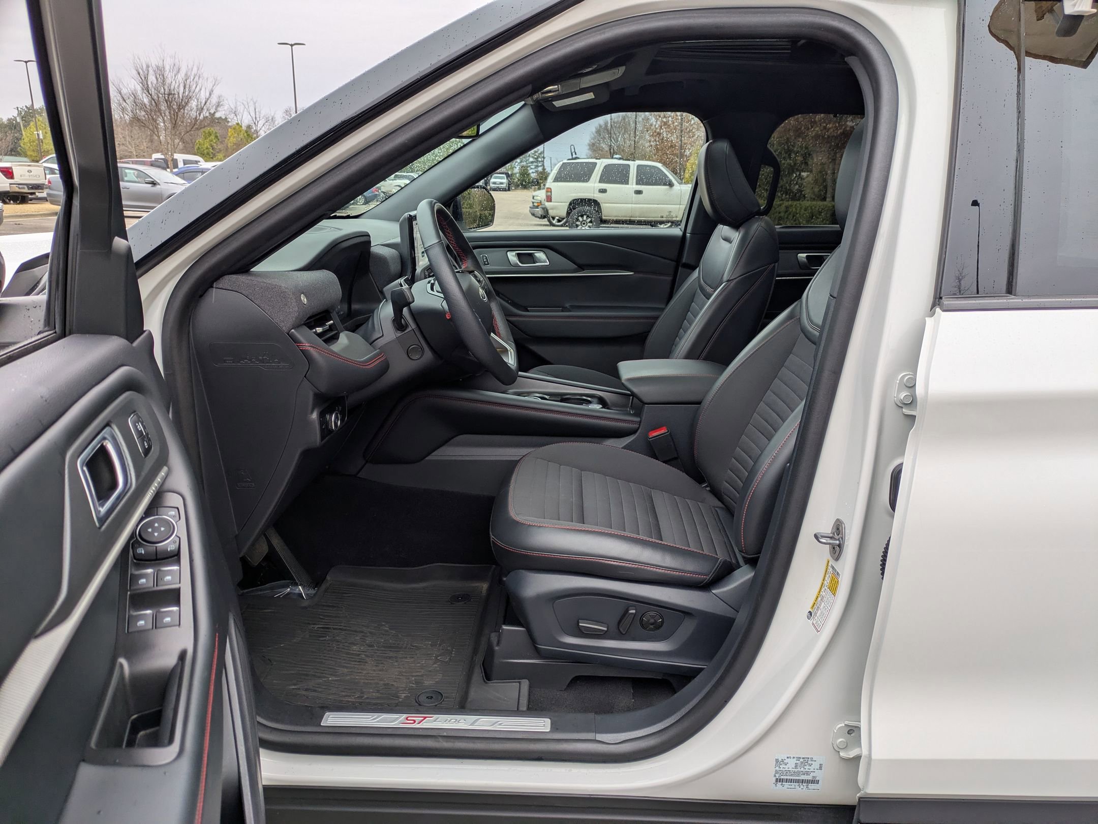 Certified 2025 Ford Explorer ST-Line w/ Premium Package image 13