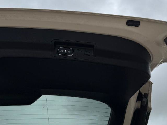 Certified 2024 Ford Explorer XLT RWD image 31