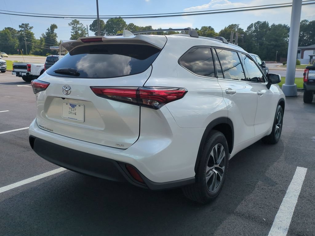 Used 2021 Toyota Highlander XLE FWD image 5