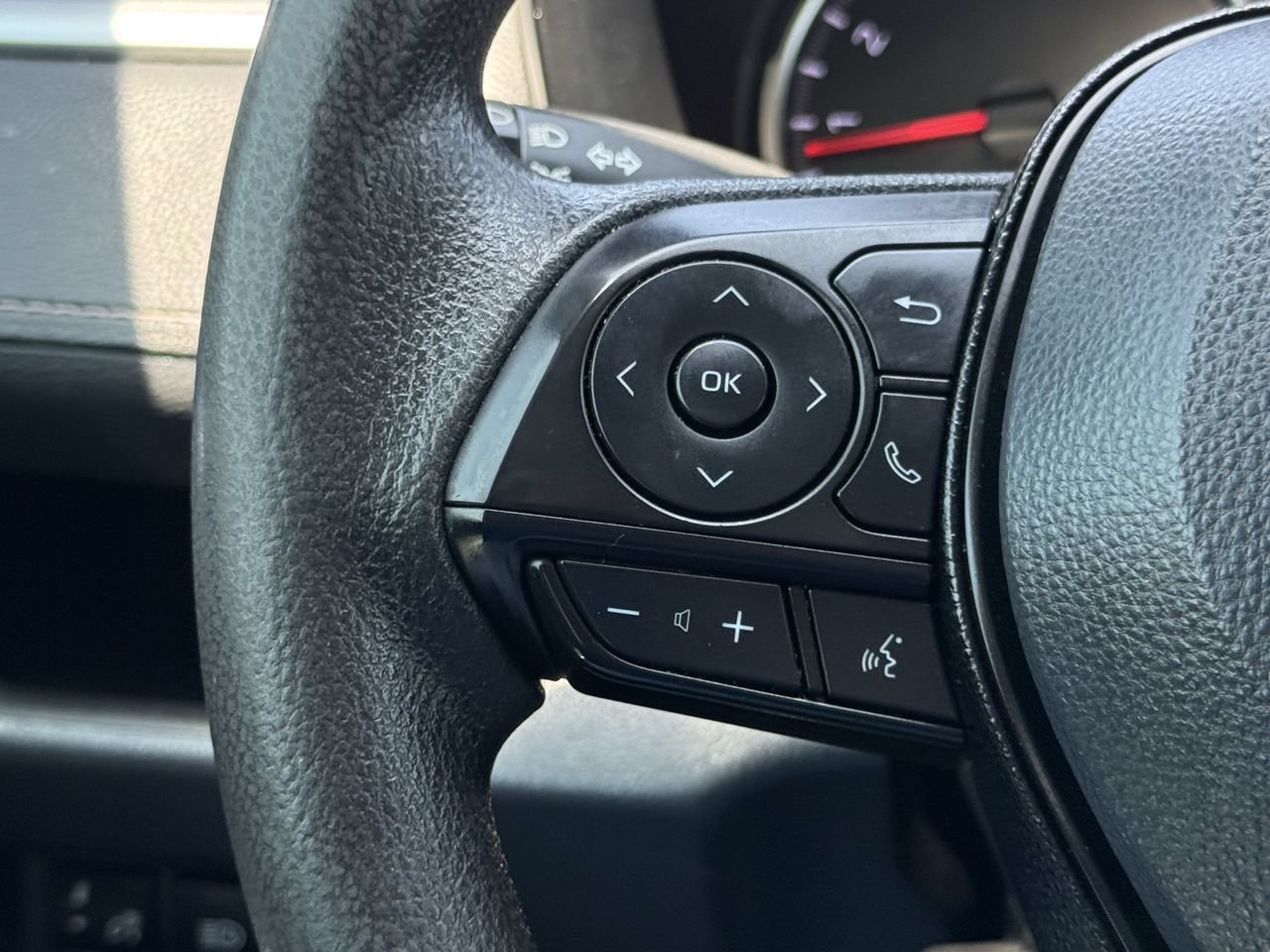 Used 2020 Toyota RAV4 LE FWD image 13
