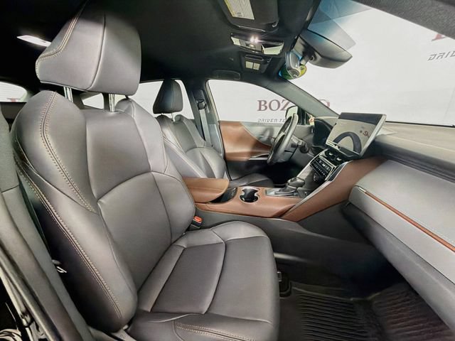 Used 2024 Toyota Venza XLE AWD/4WD image 32