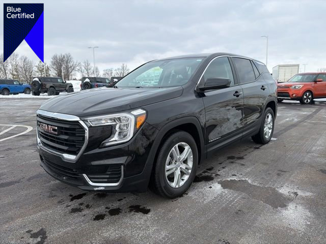 Used 2024 GMC Terrain SLE image 1