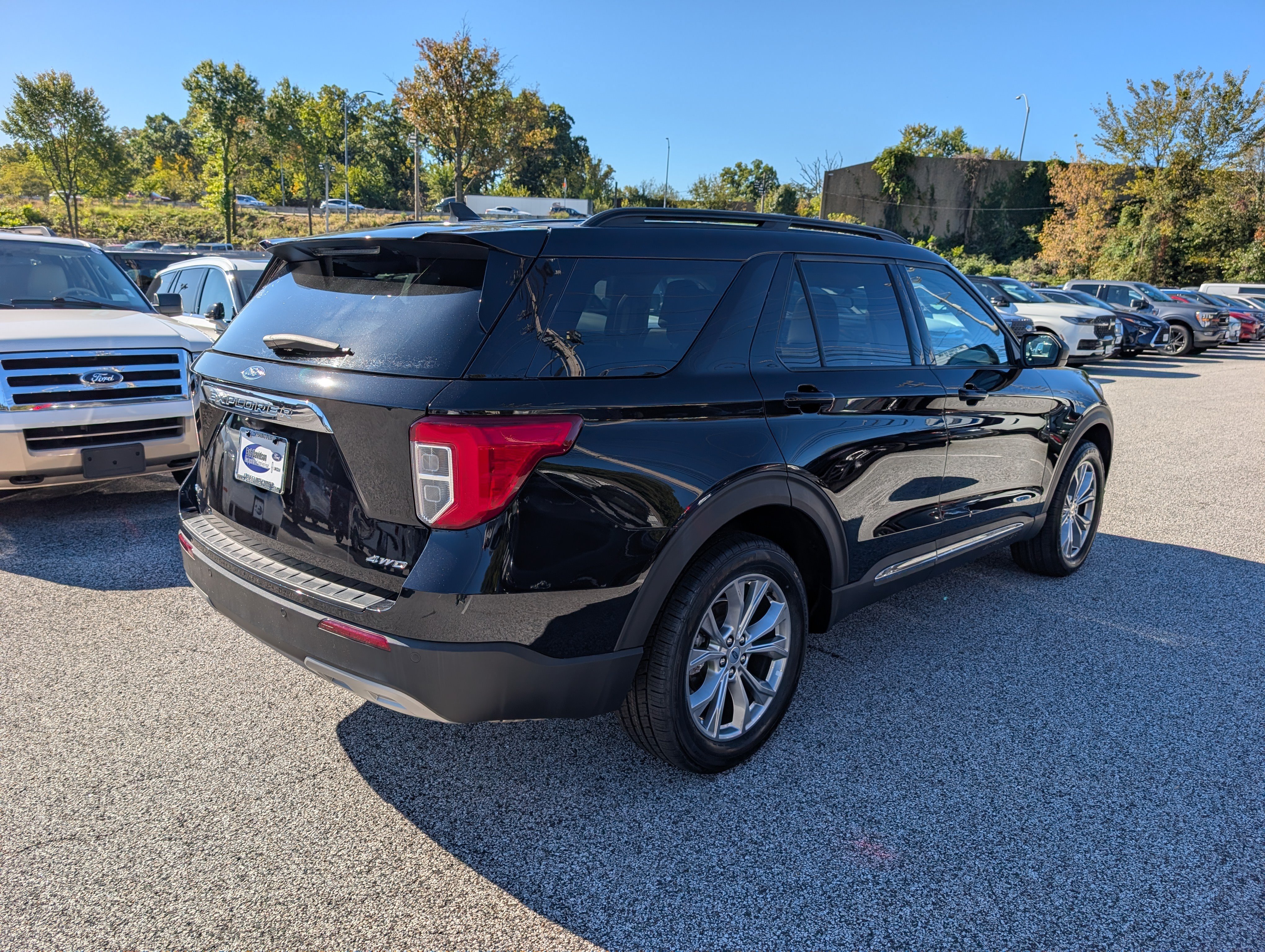 Certified 2023 Ford Explorer XLT w/ Equipment Group 202A AWD/4WD image 7