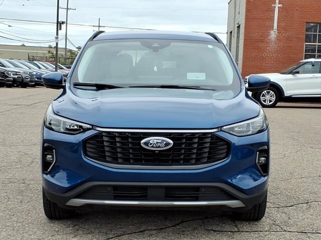 Certified 2023 Ford Escape Platinum w/ Premium Technology Package AWD/4WD image 16