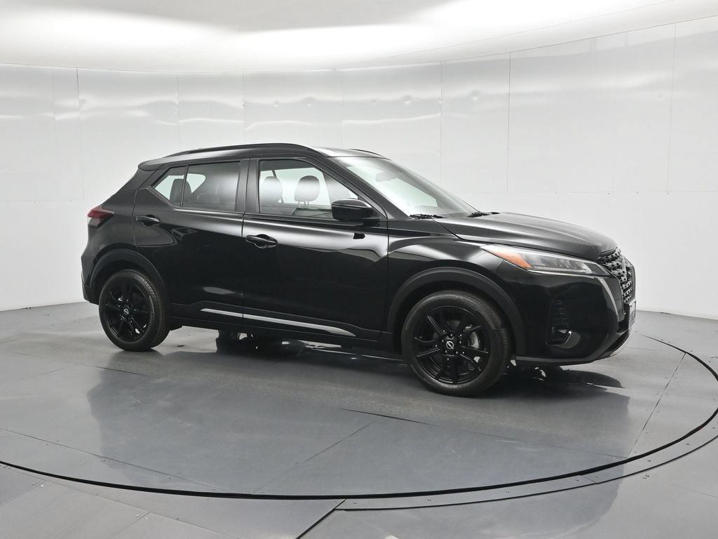 Used 2023 Nissan Kicks SR w/ SR Premium Package FWD image 24