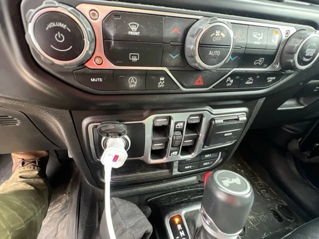 Used 2021 Jeep Wrangler Unlimited Sahara AWD/4WD image 37